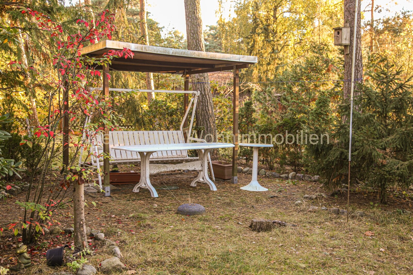 Tolles Sommerhaus mit großem Garten – Idyllische Lage in direkter Seenähe