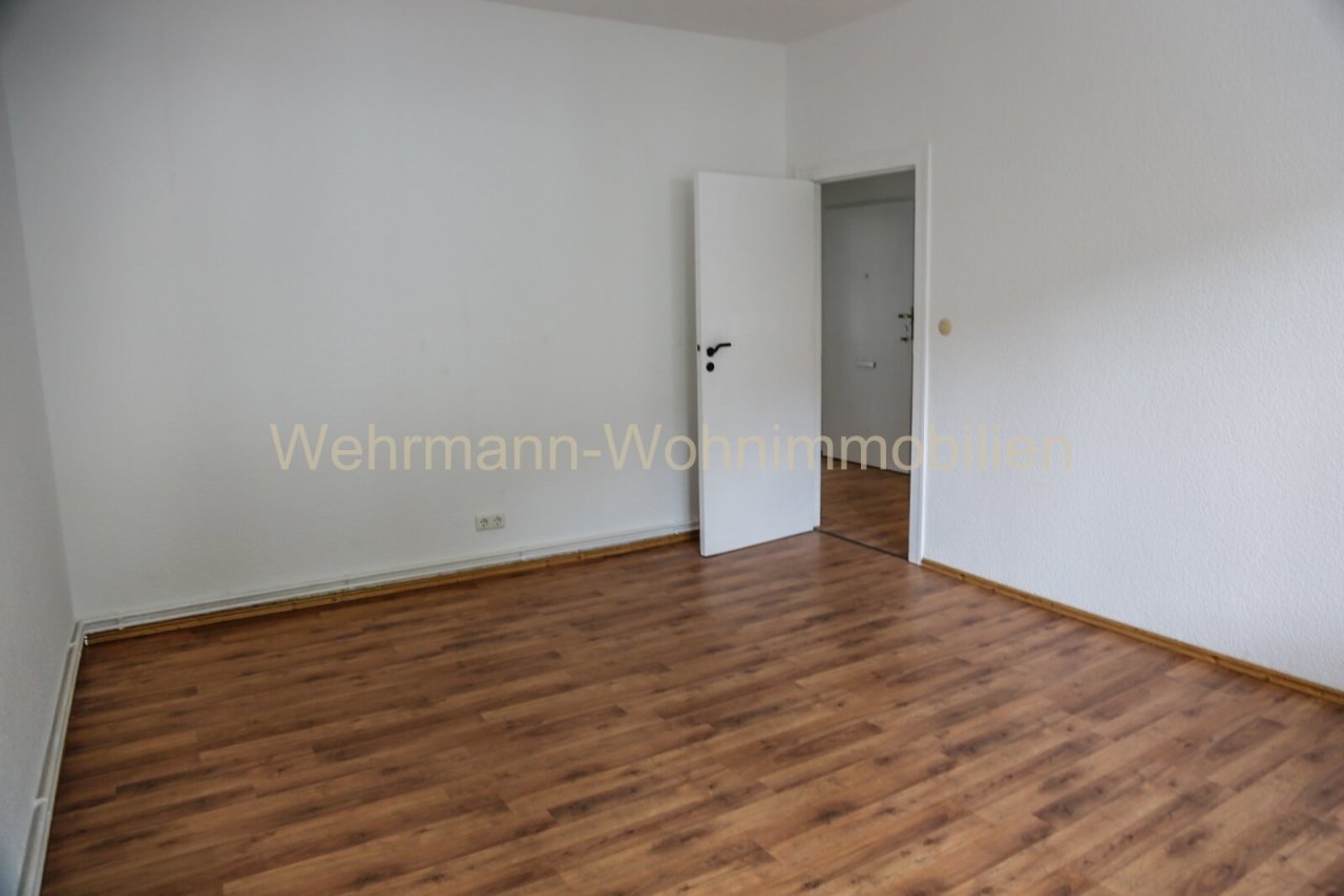 geräumiges Wohnzimmer 