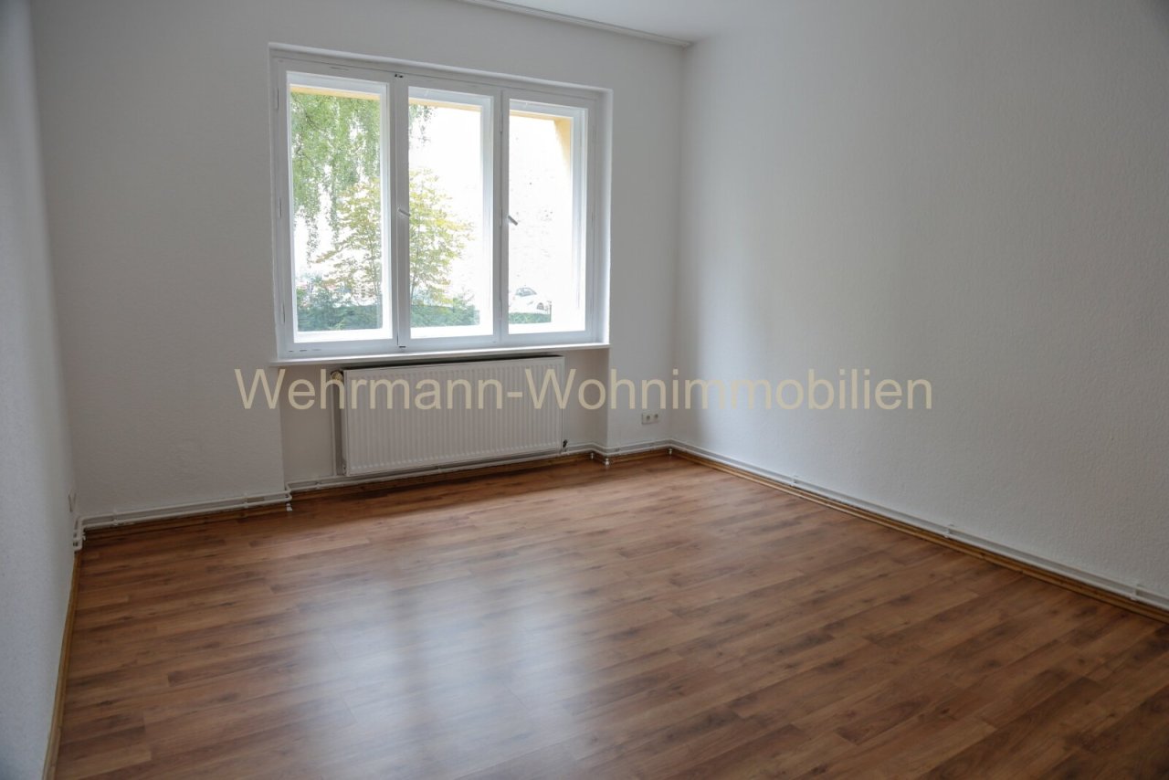 geräumiges Wohnzimmer 