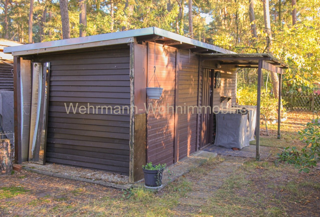 Geräumiger Geräteschuppen Geräumiger Geräteschuppen