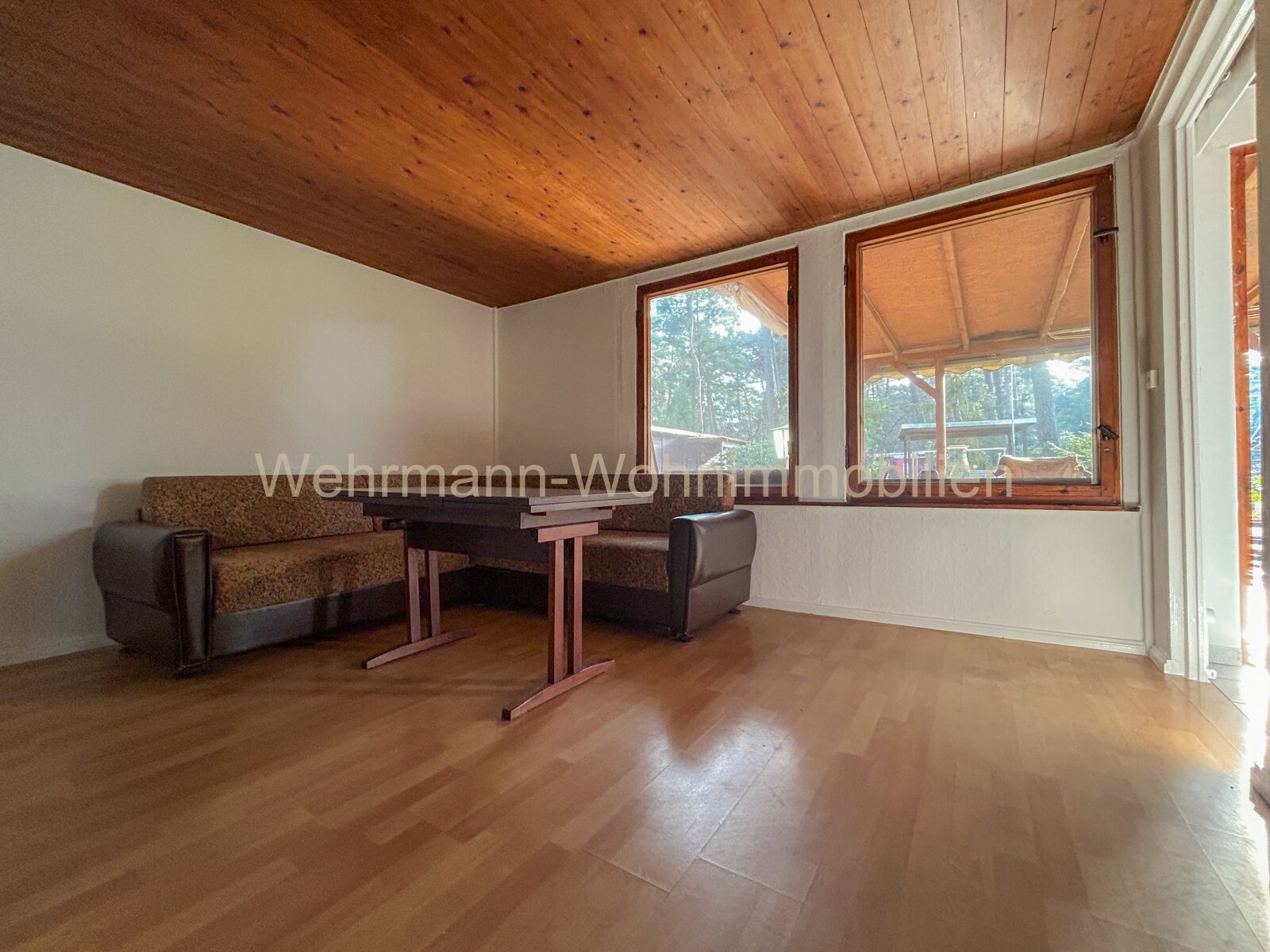 Wohnzimmer mit Blick in den Garten Wohnzimmer mit Blick in den Garten